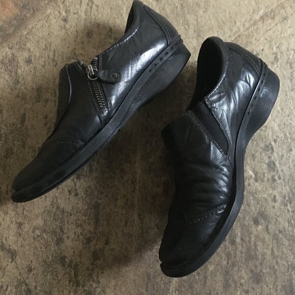 Clarks Black Leather Zipper Shoes - Picture 7 of 10